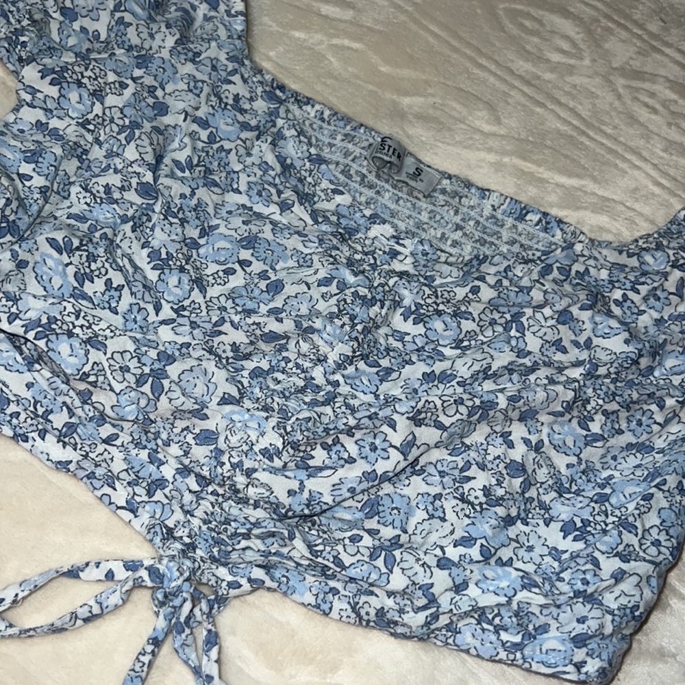 Hollister crop top‎ - Picture 2 of 4